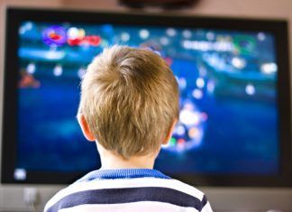 Conozca cuál es la cantidad de tiempo que un niño puede ver dibujos animados un niño puede ver dibujos animados