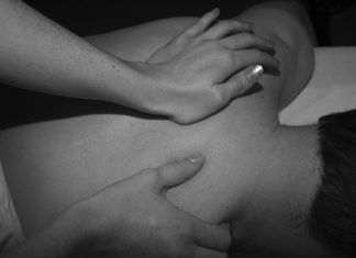 Dolor de espalda: tips para manejar la incomodidad en la parte baja El dolor de espalda puede estar asociado al estrés, las preocupaciones, la tristeza, entre otros aspectos emocionales y también físicos.