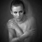 ¿Alguna vez has escuchado hablar de las parafilias? pues si no has leído sobre ellas; acá te lo explicamos. Las parafilias son aquellas conductas o desviaciones sexuales que se presentan, cuando el deseo y placer que la persona experimentan dependen de objetos, fetiches, situaciones, comportamientos o cualquier cosa. Se considera un trastorno; cuando éste representa un estado de angustia para la persona que lo padece, y amenaza con dañar a otra.