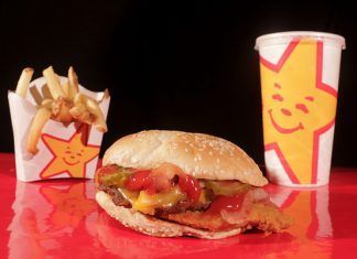 Mezclar refrescos con hamburguesas