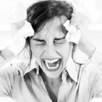 ¿Por qué nos estresamos? El "estrés"; un término que se ha convertido parte de la cotidianidad del ser humano. Aunque es una palabra que no se ha tratado durante mucho tiempo con el debido tacto y respeto que se merece; en ciencias como la física y la matemática, desde tiempos ancestrales sobre el uso de la presión sobre algunos materiales, y como está ocasionaba la destrucción de muchos. Por tal motivo, podemos asociar dicha "presión" a nuestra vida diaria, y cómo de esta manera, podemos ir descubriendo por qué nos estresamos con facilidad.