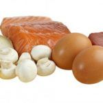 La vitamina D es conocida como la vitamina del sol, o el suplemento que ayuda a mantener nuestros huesos fuertes. No obstante, existe mucho más sobre esta que no conocemos. Su uso beneficia a diversas funciones del cuerpo, incluyendo la optimización de la salud ósea y muscular, así como también tiene grandes efectos positivos en la inflamación. Lamentablemente; muchas personas no obtienen la cantidad suficiente a diario. Se estima que 1 billón de personas en el mundo padece de deficiencia de este suplemento a nivel mundial.