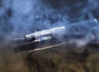 Los cigarrillos electrónicos se pintan como una alternativa para dejar de fumar.