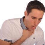 La anafilaxis es la manifestación más grave que puede existir. Es definida como una reacción alérgica generalizada, de acción rápida que puede provocar la muerte de forma inmediata. A diferencia de otras reacciones alérgicas que pueden llegar a afectar un órgano, como el caso de la rinitis; esta puede desencadenar una serie de síntomas en los diversos sistemas del cuerpo humano.