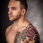 La práctica deportiva y los tatuajes: deberían evitarse ¿Alguna vez te has planteado la idea de tatuarte? ¿De tener la mayor cantidad de tatuajes posibles? Pues cuidado, si tienes como prioridad la práctica de deportes y se somete a rutinas de resistencia. No le eche la culpa a la ola de calor, o al cambio climático; hay algo que esconden los tatuajes en contacto con las altas temperaturas, y nosotros se lo explicaremos.