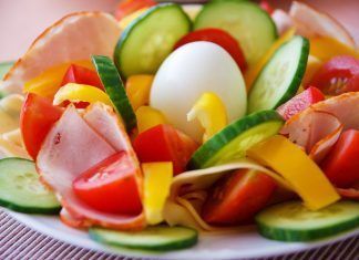 Los minerales son elementos que están presente en nuestra dieta y por ende en el organismo. La carencia de ellos; lo único que propicia son enfermedades que desaparecerán al menos que se incluyan en la dieta. Regularmente estamos acostumbrados a hablar de las vitaminas, las proteínas y los carbohidratos, y le restamos importancia que desempeñan los minerales en nuestro organismo y lo vitales que son para el funcionamiento del mismo.