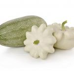 El calabacín, es uno de esos vegetales que por su bajo contenido calórico es recomendado para la pérdida de peso. Pero así como es recomendado para bajar de peso, este alberga una cantidad desconocida de bondades, que el día de hoy les estaremos dando a conocer; con la finalidad de incentivar su consumo. Es económico, de sabor suave y puede ser sustituto de cualquier alimento rico en grasas.