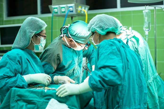 Cirugía pionera en trasplante de pene completo