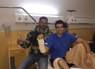 Pedro Cavadas con el marine accidentado. Créditos: ABC