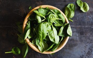 Una ensalada verde diaria ayuda a que el cerebro se conserve joven