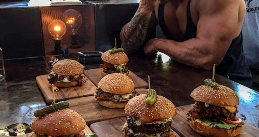 Riesgos del cheatmeal en tu régimen alimenticio