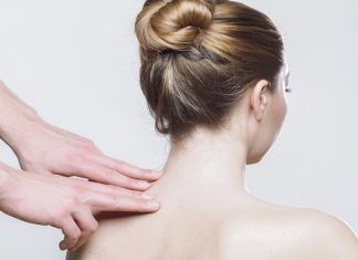 Practicarse un automasaje, alivio para dolores de cuello y nuca Practicarse un automasaje