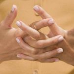 ¿Qué ocurre cuando truenas tus dedos? Dedos