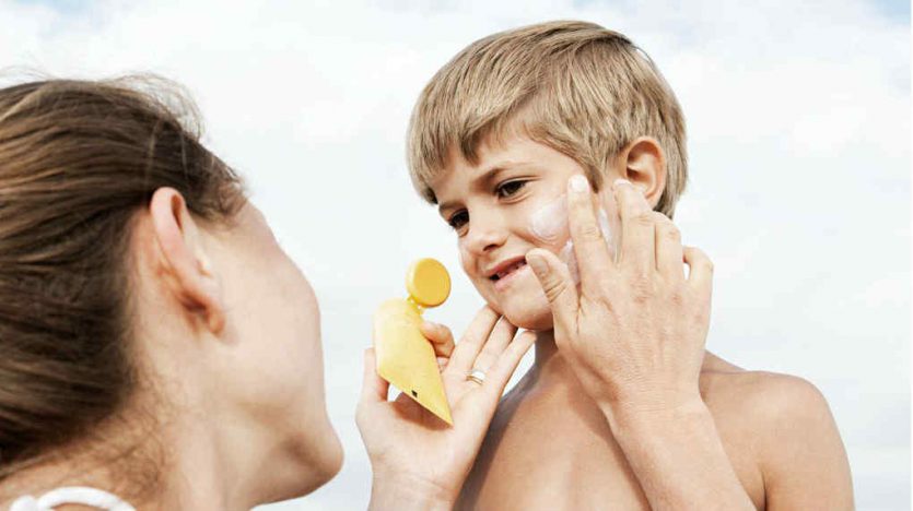 Las cremas protectoras son esenciales para cuidar la piel de los niños