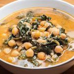 Prepara un delicioso potaje con garbanzos y espinacas potaje