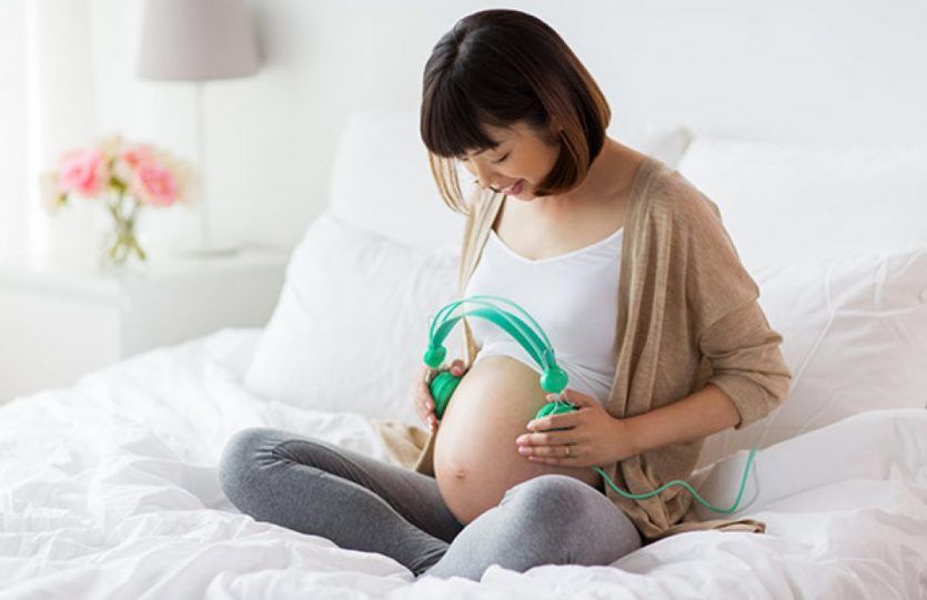 estimulación con música. Pues el mismo optimiza la calidad emocional respecto al embarazo, el trabajo de parto y del nacimiento