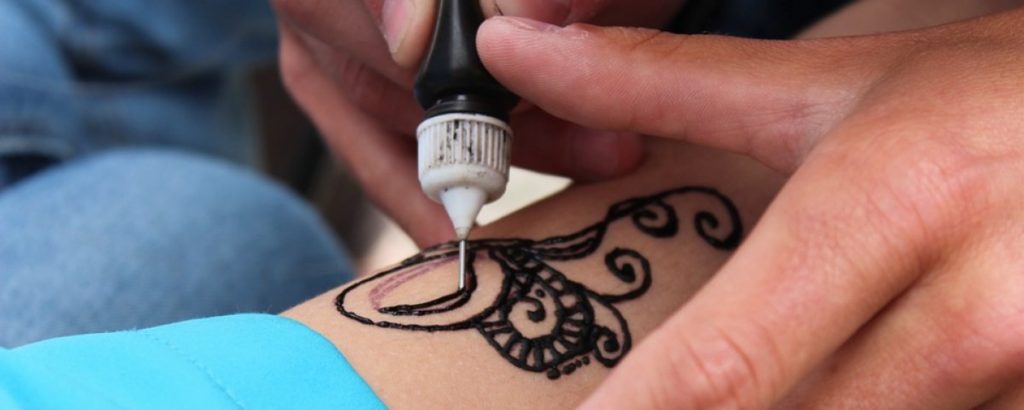 Posibles riesgos que pueden entrañar las tintas de los tatuajes en nuestra salud