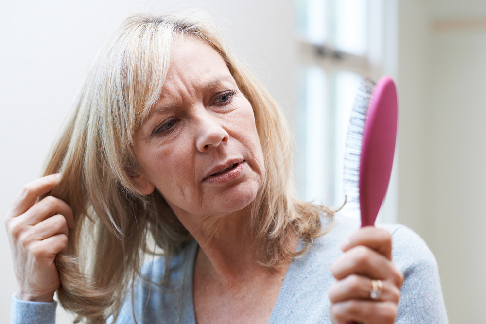 Consejos para reducir la caída del cabello en la menopausia
