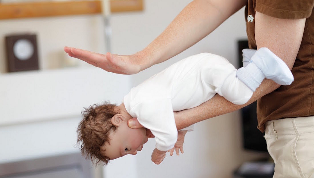 Primeros Auxilios para bebés: Cómo actuar en caso de atragantamiento	