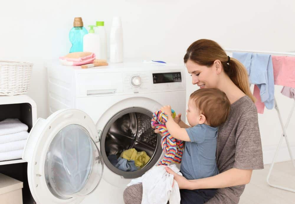 ¿Cómo lavar la ropa de bebé correctamente?