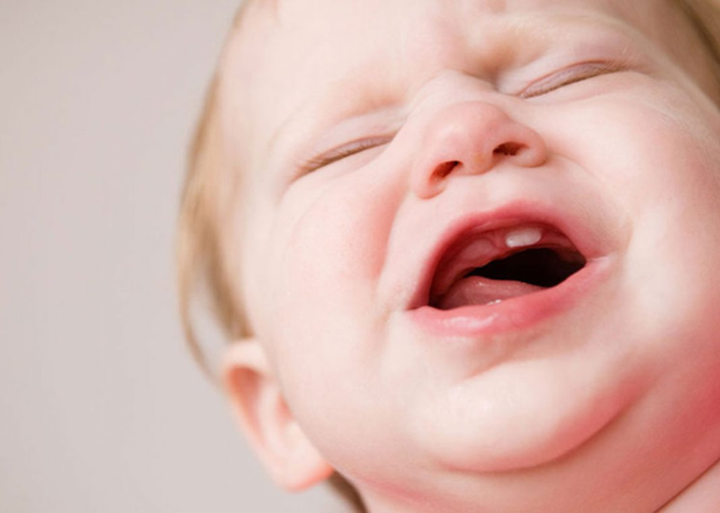 síntomas de los primeros dientes del bebé -Imagen vía: pixabay