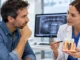 ¿Qué preguntar al dentista antes de ponerse un implante dental? 8 claves para decidir 01_portada_consulta_implantes